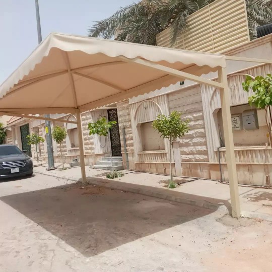 مظلات بى فى سى